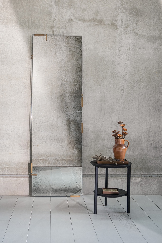 Frameless floor mirror - medium aged | Live Light